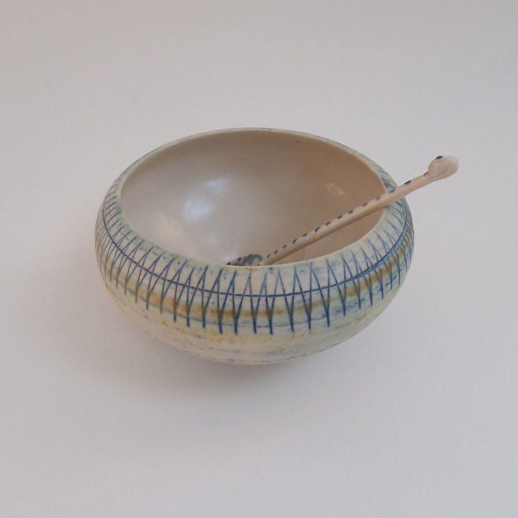 Zigzag bowl and spoon/ Stoneware/ 10 x 10cm