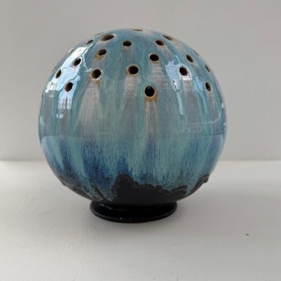 Orb/stoneware/16cm diam, 17cm high