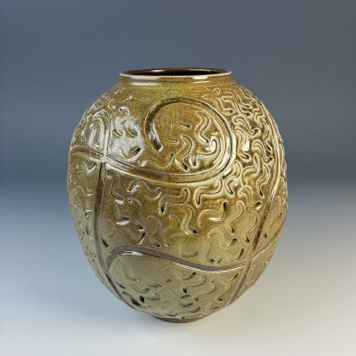 Stretch and twine / Stoneware / 25 cm tall