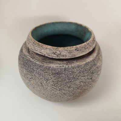 Round ridge vessel/ stoneware/ 15 x 15cm