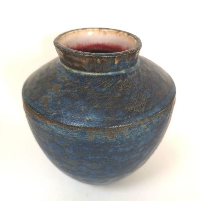 Slate vessel with red interior/ stoneware/ 17 x 10cm